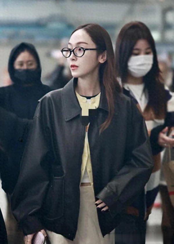 开云Kaiyun体育全站Jessica郑秀妍带火入冬配色叫“棕色+蓝色”, 相沿叠搭齐这样飒!-kaiyun体育全站app入口IOS/安卓全站最新版下载 pc6下载站